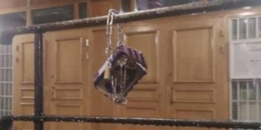 اعتداء عنصري جديد ضد القرآن.. تمزيق نسخة مصحف بإطلاق الرصاص في السويد