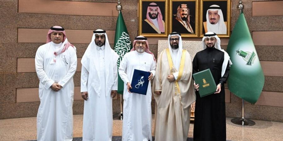 جامعة الملك عبدالعزيز واللجنة الوطنية لرعاية السجناء والمفرج عنهم وأسرهم "تراحم " بمحافظة جدة تبرمان شراكة لتمكين السجناء وأسرهم تعليمياً ومهنياً