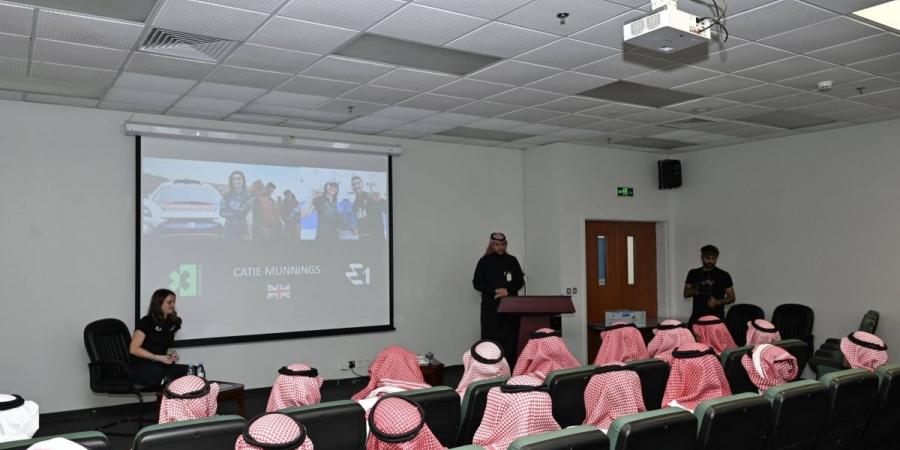 "جامعة الملك عبدالعزيز تعقد اللقاء التفاعلي لسباق "E1” العالمي للقوارب الكهربائية"
