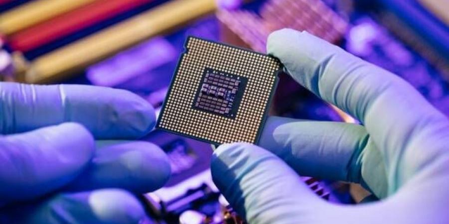 انهيار أسهم الرقائق الإلكترونية عالمياً مع تراجع شهية المستثمرين