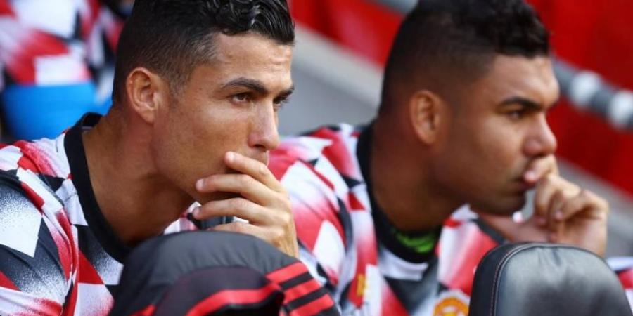 رونالدو يحاول إقناع كاسيميرو بعدم اللعب مع ميسي