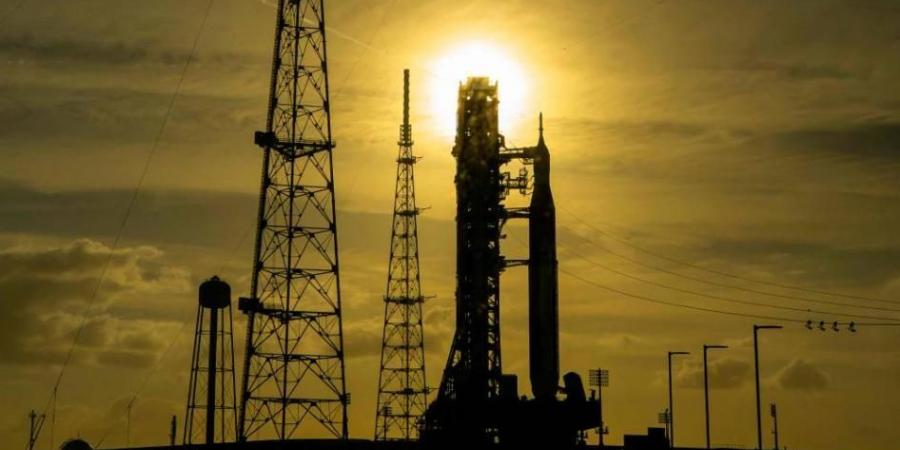 ناسا تبدأ العد التنازلي لأول بعثة مأهولة إلى القمر منذ نصف قرن