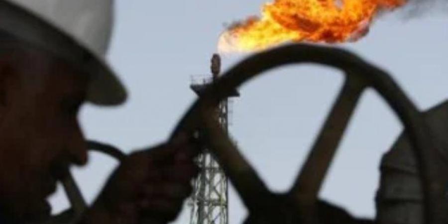 أسعار النفط تتراجع بأكثر من دولارين بعد تلقي أمريكا وإيران خطة لإنهاء الحرب