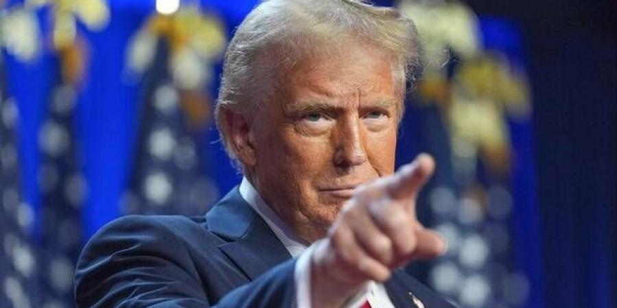 ترامب يتوعد إيران بضربات عسكرية ويُبقي قواته متأهبة بمحيطها