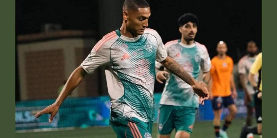 الأهلي السعودي ينتقد التحكيم ويطالب بكشف تسجيلات VAR