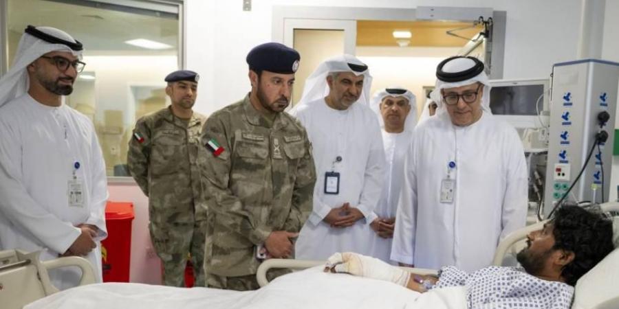 رئيس فريق «إدارة الطوارئ لأبوظبي» يتفقد المتأثرين من الاعتداءات الإيرانية الغاشمة