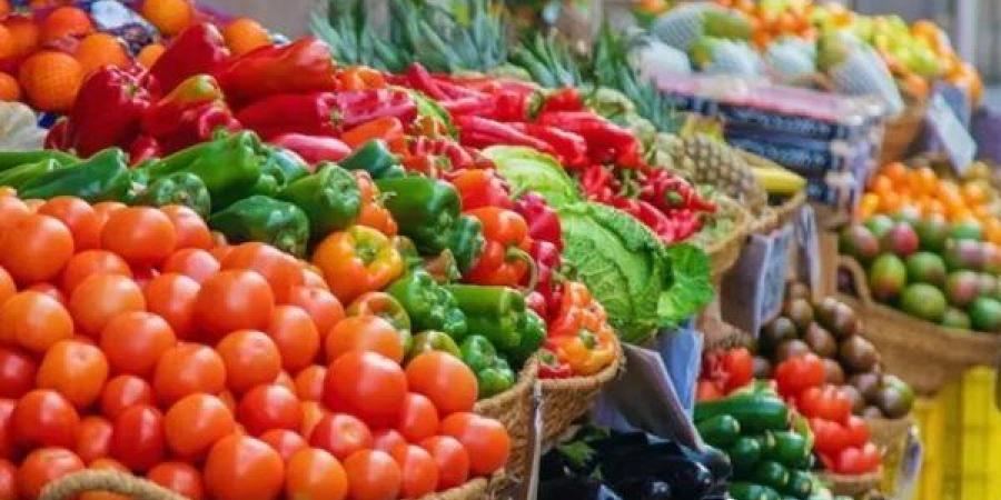 الطماطم بـ 12 جنيها والفلفل الرومي بـ 13، أسعار الخضار في سوق العبور اليوم الإثنين