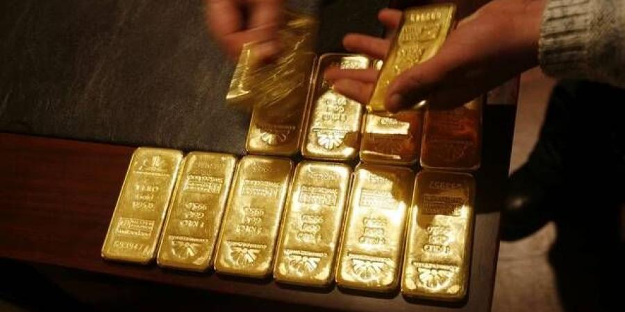 الذهب يتراجع متأثرًا بارتفاع الدولار عقب تثبيت أسعار الفائدة