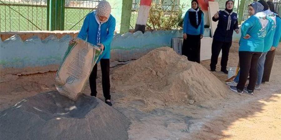 شباب أسيوط يستكمل تطوير مقاعد للوافدين وتنفيذ ورش للرسم الجداري