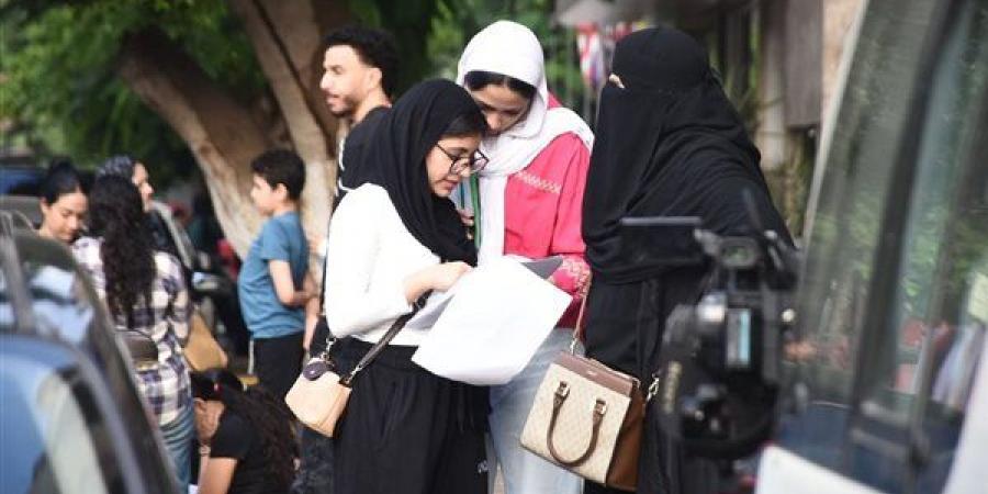 ضبط سماعتين للغش الإلكتروني بحوزة طالبين قبل دخول لجان الثانوية العامة في قنا