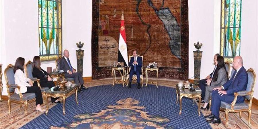 لحظة استقبال الرئيس السيسي للمفوض السامي لشئون اللاجئين (فيديو)