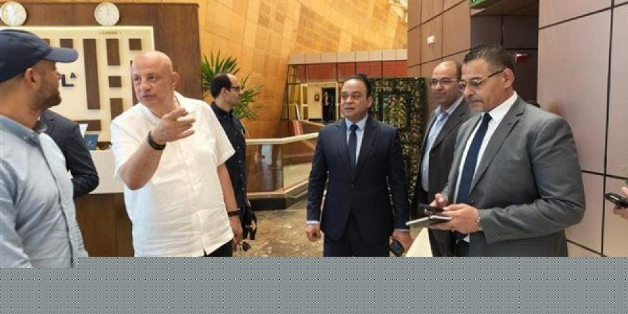 رئيس المصرية للمطارات يتابع مشروعات التطوير بمطاري شرم الشيخ والغردقة