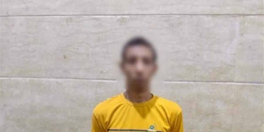 سقوط شاب تحرش بفتاة داخل ميكروباص بعد تداول فيديو بأسيوط