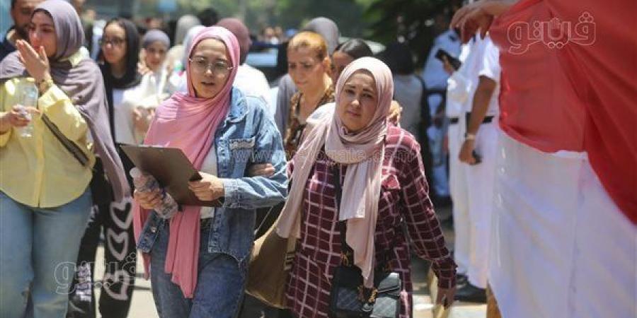 30 صورة ترصد ردود فعل طلاب الثانوية العامة بعد امتحان اللغة العربية