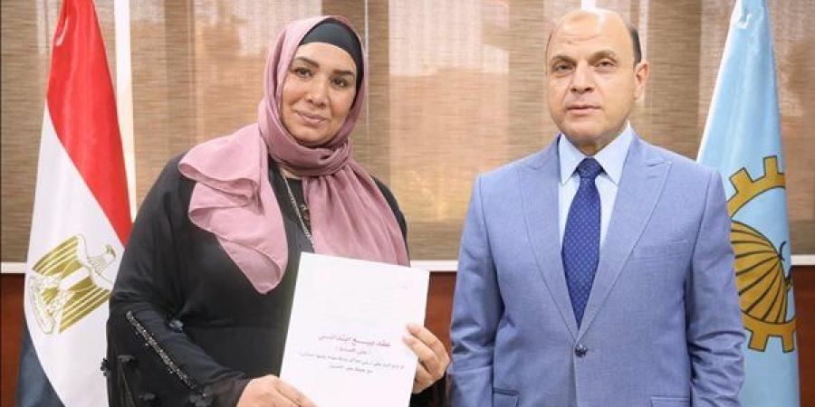 محافظ الغربية يسلم 26 عقد تقنين لأراضي أملاك الدولة للمستفيدين
