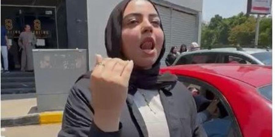 بالزغاريد، فتاة تحتفل بعيد ميلاد شقيقتها بعد خروجها من امتحانات الثانوية العامة بالدقي (فيديو)
