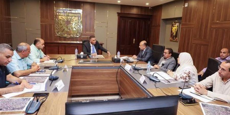محافظ جنوب سيناء يبحث تطوير ورفع كفاءة طرق منطقتي المنشية والأمل