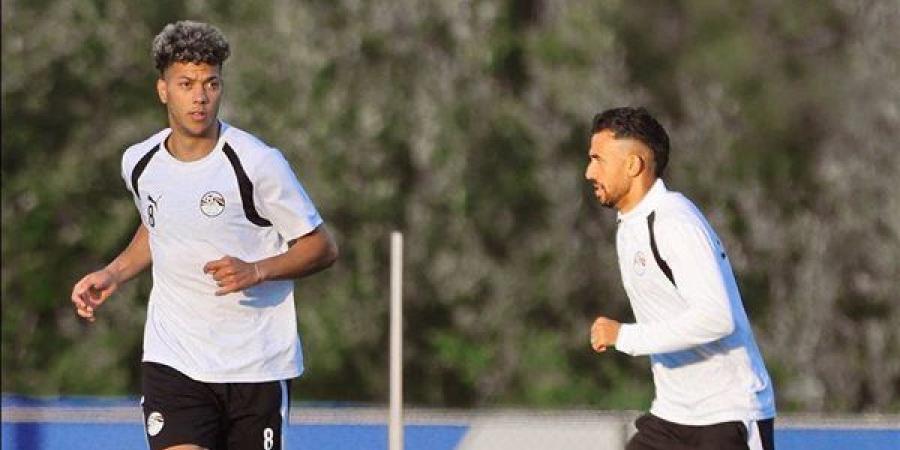 إمام عاشور وزيزو يتدربان بدون تيشيرت استعدادًا للأرجنتين (فيديو)