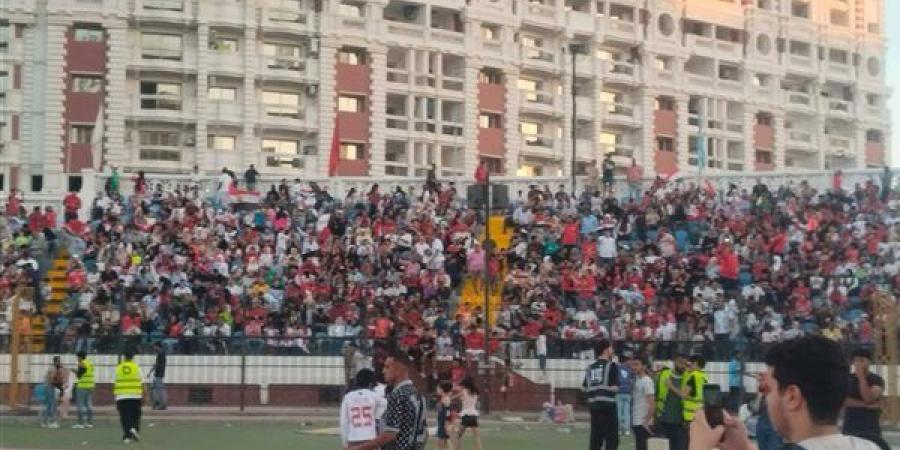استاد الإسكندرية يمتلأ بالجماهير لتشجيع مصر أمام الأرجنتين (فيديو وصور)