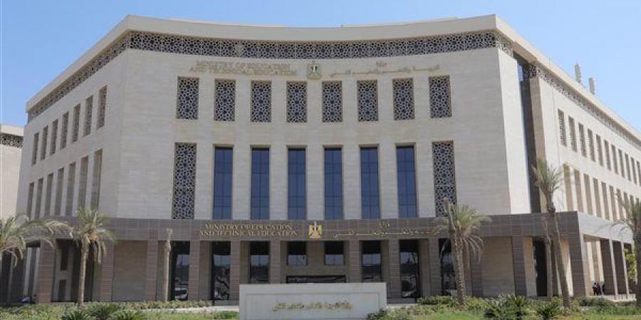 التعليم تعلن ضوابط جديدة لتنظيم التحويل إلى المدارس الدولية بالمرحلة الثانوية