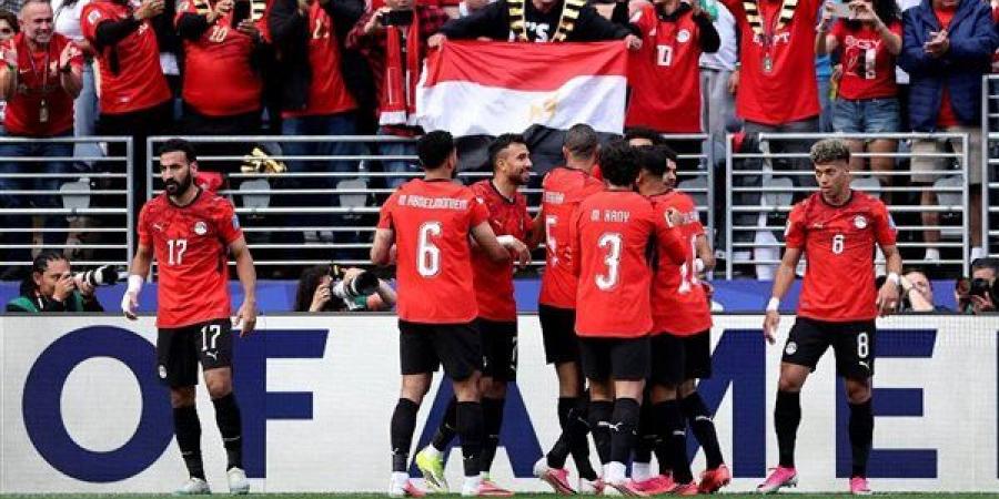 تفاصيل استقبال بعثة منتخب مصر.. الحافلة المكشوفة تصل مقر الاحتفالية بعد إنجاز المونديال.. ومشهد تاريخي تترقبه الساحة المقابلة لأبراج العلمين