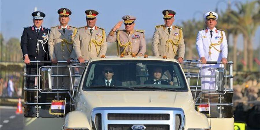 الرئاسة في أسبوع.. 8 تكليفات حاسمة للحكومة، السيسي يفتتح القيادة الاستراتيجية بالعاصمة الجديدة، يشهد استعراض إمكانيات أجهزة الدولة في مُجابهة الأزمات، يتابع تنفيذ الاستراتيجية الصناعية الوطنية