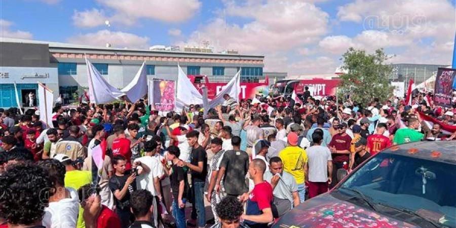شاهد بدء مراسم استقبال بعثة منتخب مصر العائدة من رحلة المونديال (بث مباشر)