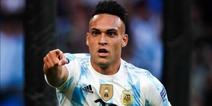 مارتينيز لاعب الأرجنتين لـ"حكم مباراة مصر": شكرا.. أداؤك ممتاز