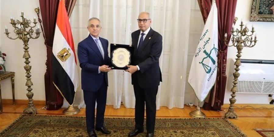 رئيس مجلس الدولة يستقبل وزير العدل بقصر الأميرة فوقية