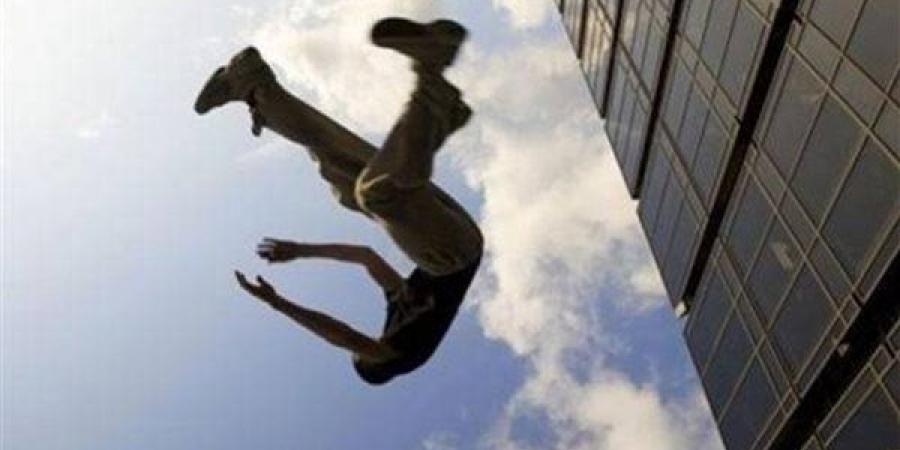 بسبب المصيف، مصرع سيدة ألقت بنفسها ورضيعتها من سطح منزلها بالدقهلية