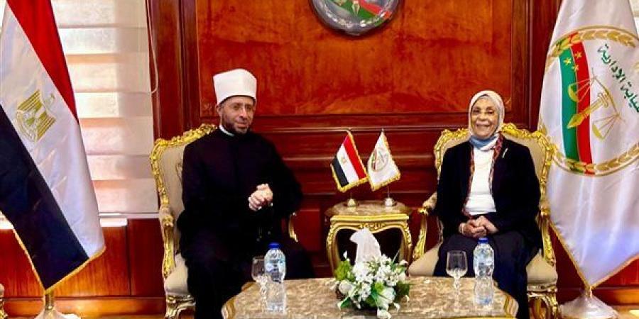 رئيسة هيئة النيابة الإدارية تستقبل وزير الأوقاف لتقديم التهنئة