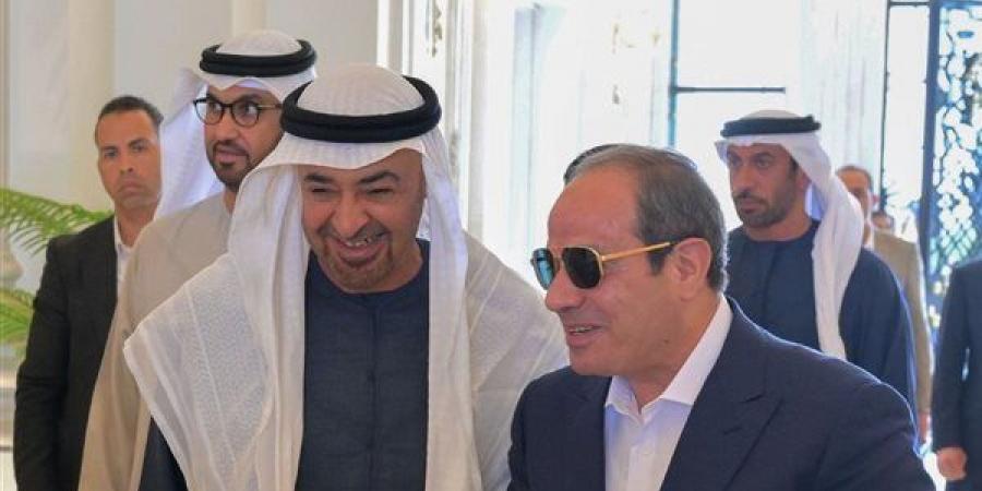 3 صور ترصد توديع السيسي لـ محمد بن زايد في مطار العلمين الدولي