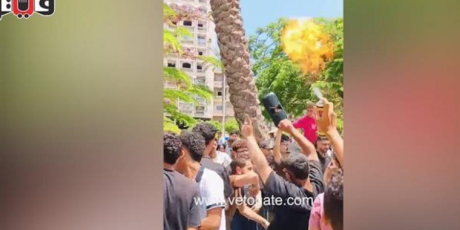 أغانٍ وأعلام وفوم، طلاب بورسعيد يحتفلون بانتهاء ماراثون الثانوية العامة (فيديو)