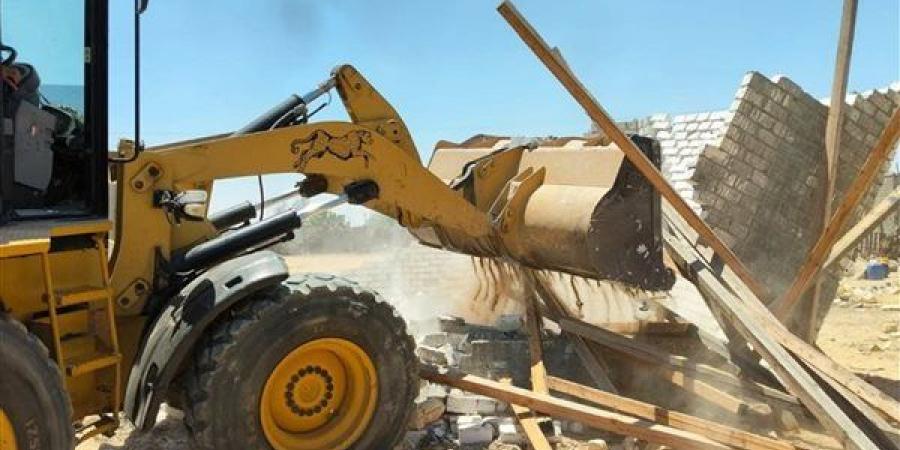 ضمن الموجة 29، إزالة 38 حالة تعدٍ ومخالفة بناء في مركز قنا