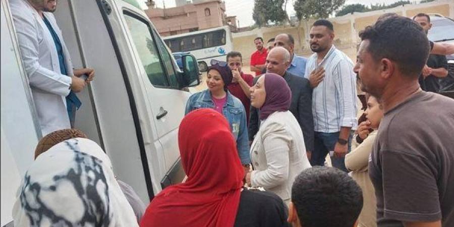 تقديم 102 ألف خدمة طبية بـ 69 قافلة في الإسماعيلية