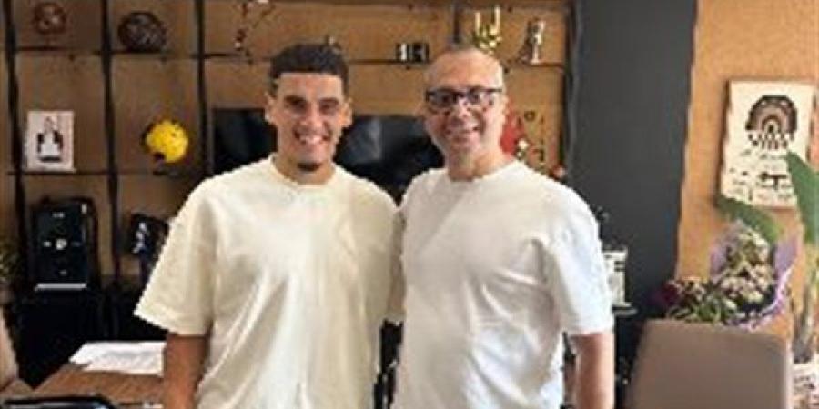 الأهلي يعمل على إنهاء إجراءات سفر بن جديدة إلى إسبانيا