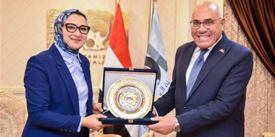مصنع أخشاب جريد النخيل يتصدر مباحثات محافظ الوادي الجديد ورئيس العربية للتصنيع