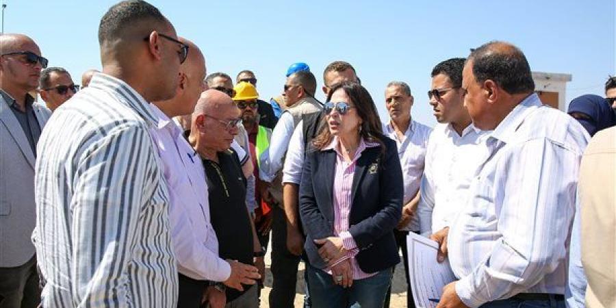 وزيرة الإسكان تتفقد محطة معالجة الصرف الصحي بمرسى مطروح