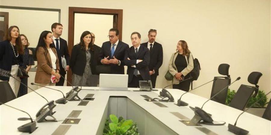 فرنسا تدعم المستشفيات المصرية المستقبلة لجرحى غزة بـ 21 طن مستلزمات وأدوية