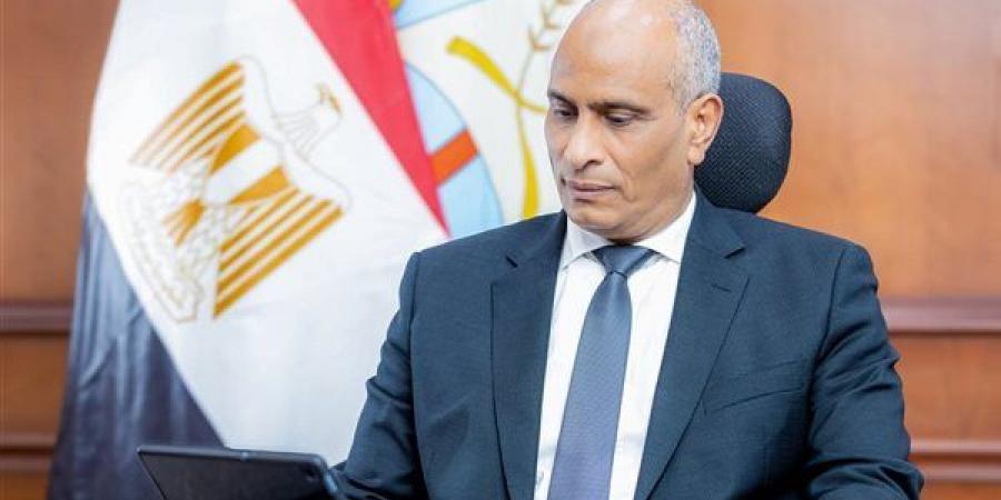 محافظ كفرالشيخ يتابع تنفيذ المرحلة الأولى لمبادرة «التحول الذكي» بمديرية الشباب والرياضة(صور)