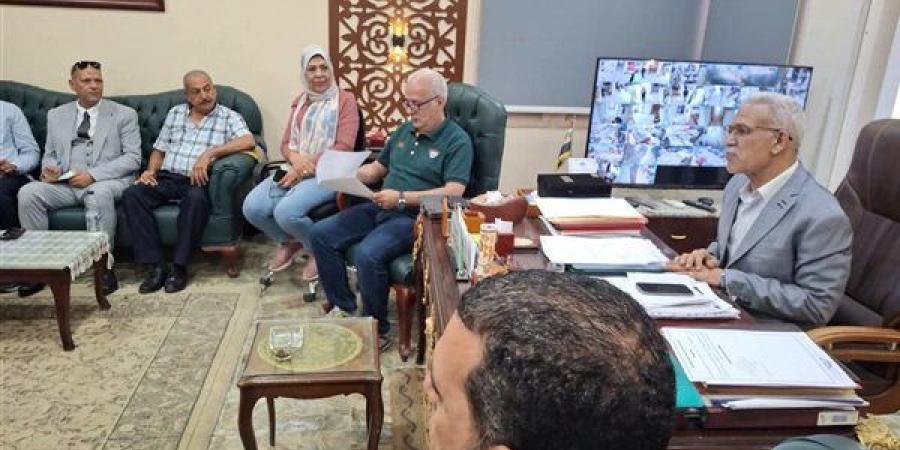 مدير تعليم الإسماعيلية يتابع استعدادات امتحانات الدور الثاني للشهادة الإعدادية وخطة العام الجديد