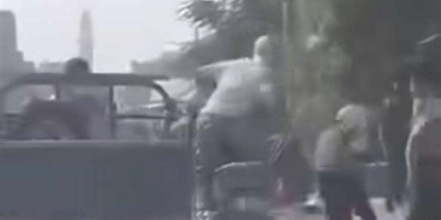 الأمن يفحص الفيديوهات، صبية الموتوسيكلات يثيرون الفزع بالقليوبية ويعتدون على الناس بـ"الشباشب"