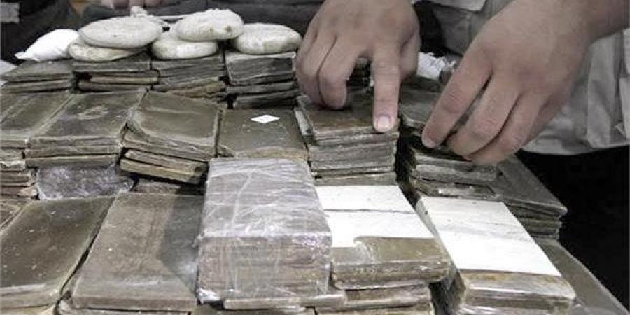 هرب مخدرات بـ 250 مليون وأعين الداخلية رصدته، كوافير الساحل الذي دمر عقول الشباب بصحبة امرأة