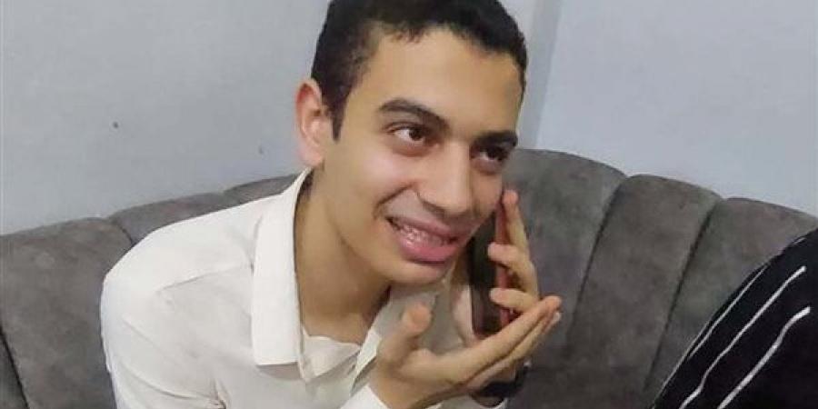 محافظ الدقهلية يهنئ يوسف محمود الثالث على الجمهورية بالثانوية الأزهرية
