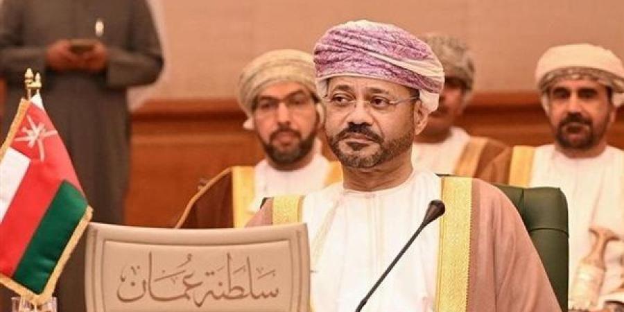 وزير الخارجية العُماني يقود تحركًا إقليميًا لتأمين مضيق هرمز