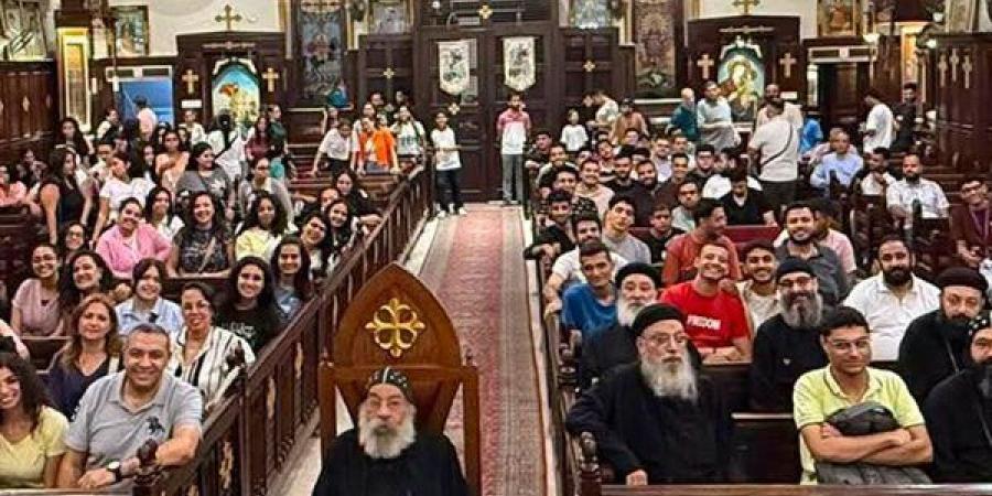 الأنبا رافائيل يترأس لقاء لجنة الشباب الجامعي بكنائس وسط القاهرة