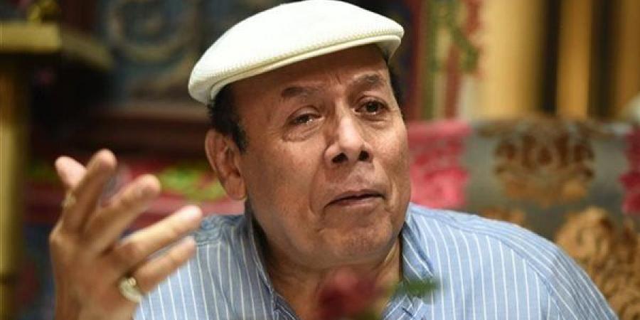 أحمد ماهر: قدمنا "هاملت" على سلم الأكاديمية بملابس الأوبرا.. ونجيب سرور ركع أمامي على الخشبة