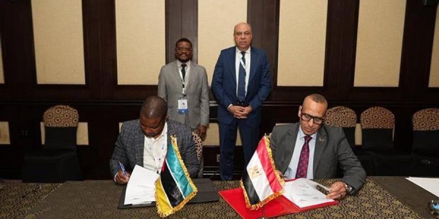 الحفني يشهد توقيع مذكرة تفاهم بين مصر وموزمبيق في مجال الطيران المدني