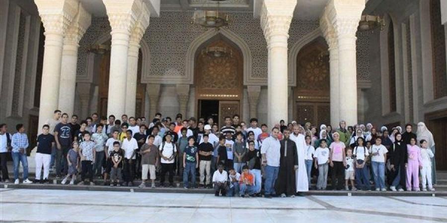 أكثر من 100 طفل من حفظة القرآن في زيارة لمسجد مصر بالعاصمة الجديدة (صور)