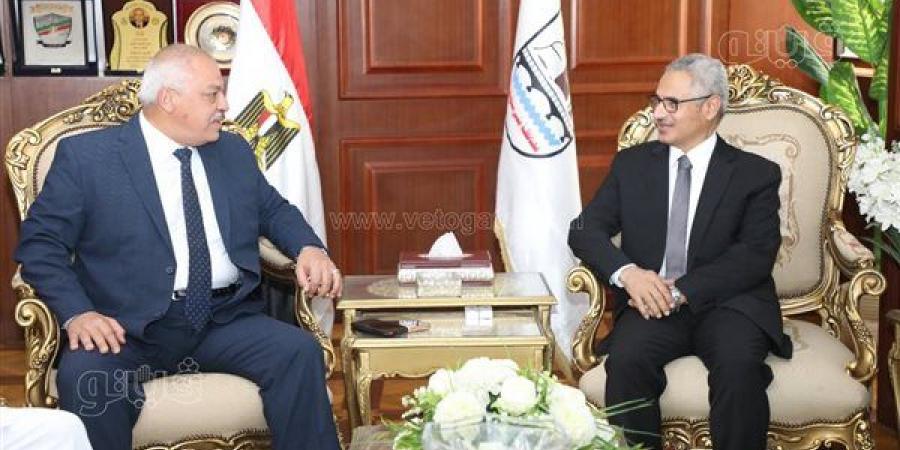 محافظ بني سويف يلتقي مدير الأمن الجديد ويؤكدان أهمية العمل بروح الفريق